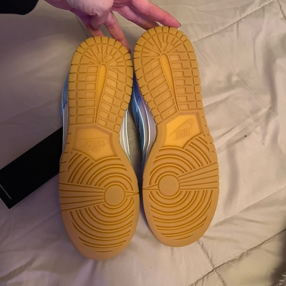 Nike Blue and White Dunks - Picture 3 of 4